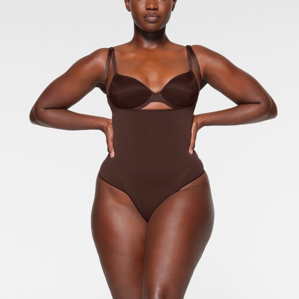 🤎NEW SKIMS SEAMLESS SCULPT OPEN BUST THONG BODYSUIT ESPRESSO 2X 2XL